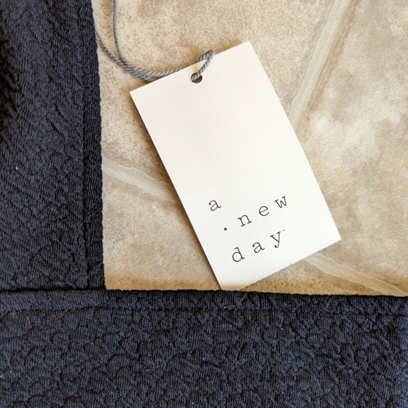 Women's Puff Elbow Sleeve Top NEW size small - Picture 4 of 6